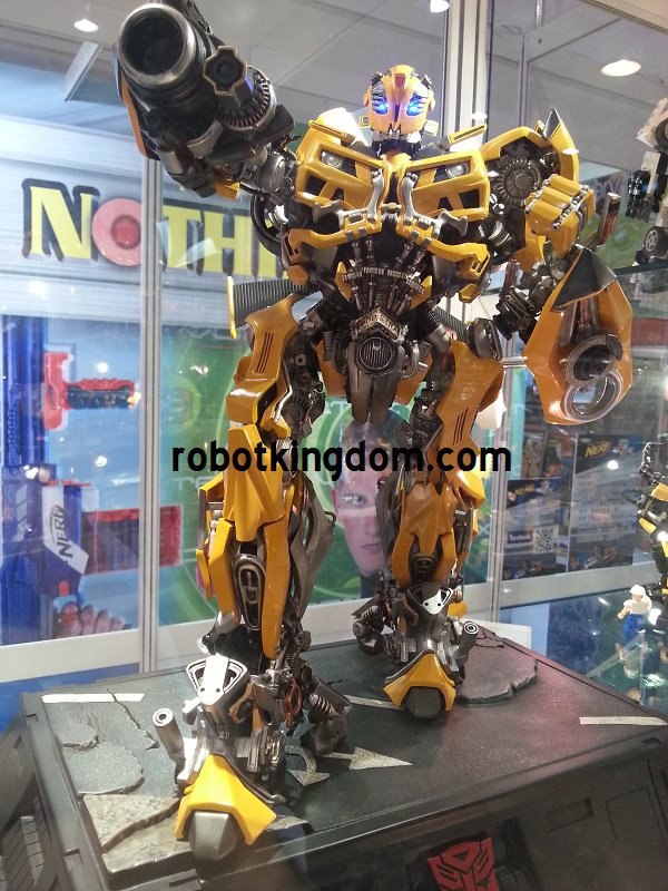 Transformers DOTM Optimus Prime And Bumblebee Statues From Calibre  (8 of 8)